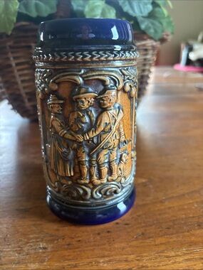 Vintage Gertz cobalt blue and tan hunting theme Waidmannsheil 5 1/2” stein